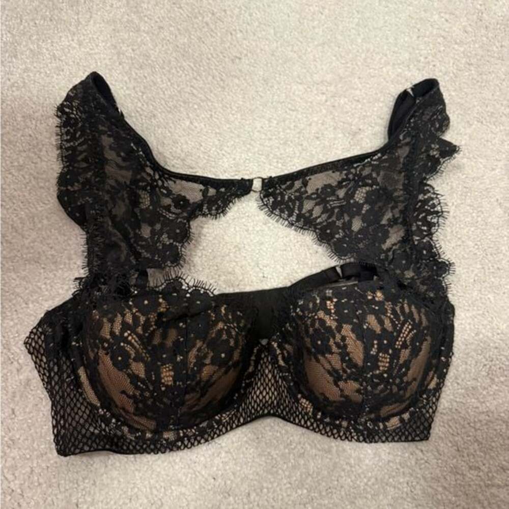 Victoria’s Secret Lace Bra Black/Nude 34C – Sexy & Elegant